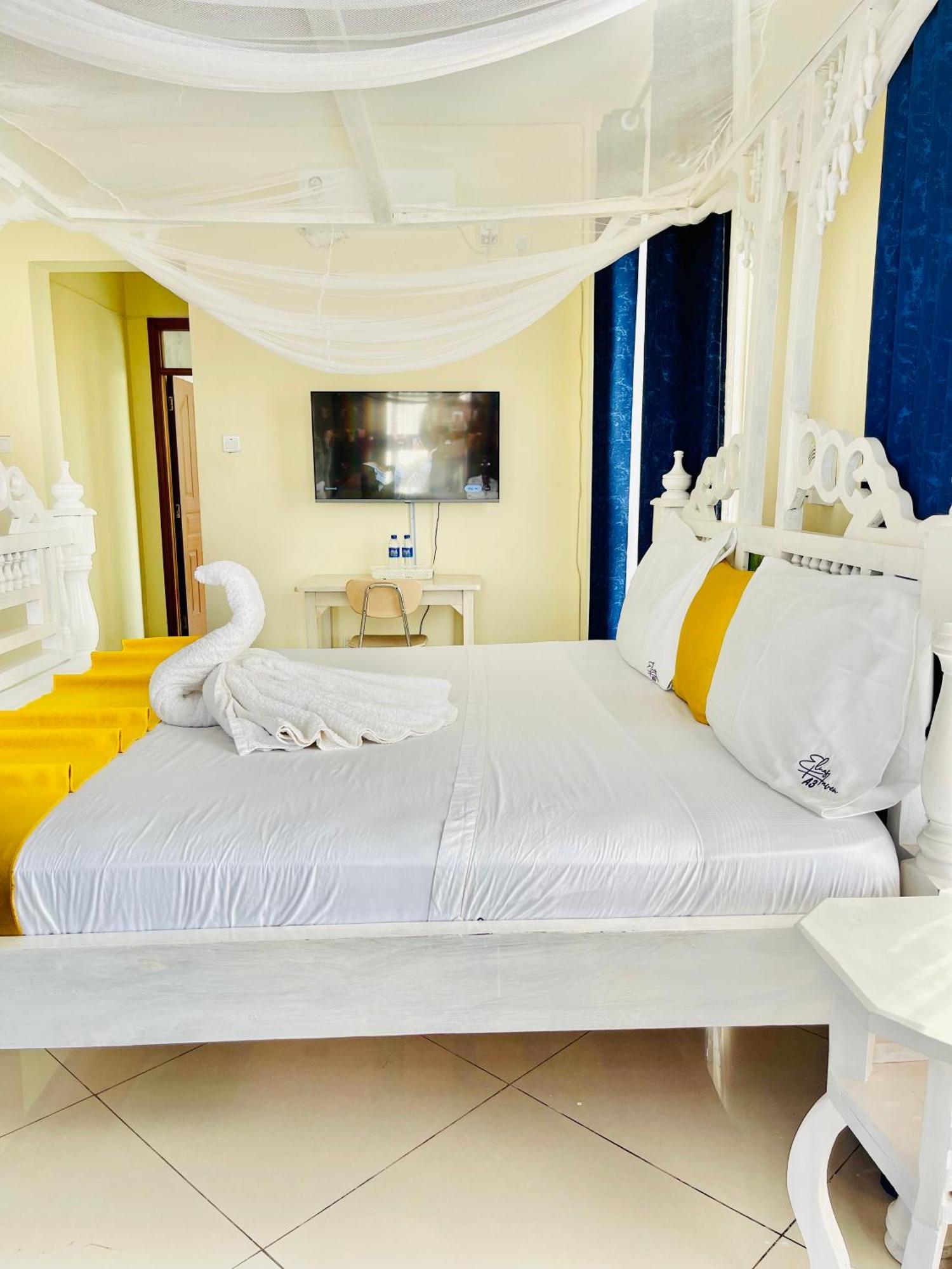 Bed and Breakfast Elna'S Nyali - Work & Unwind - Pool, Sea Views, Ac & Fast Wi-Fi Mombasa Exterior foto