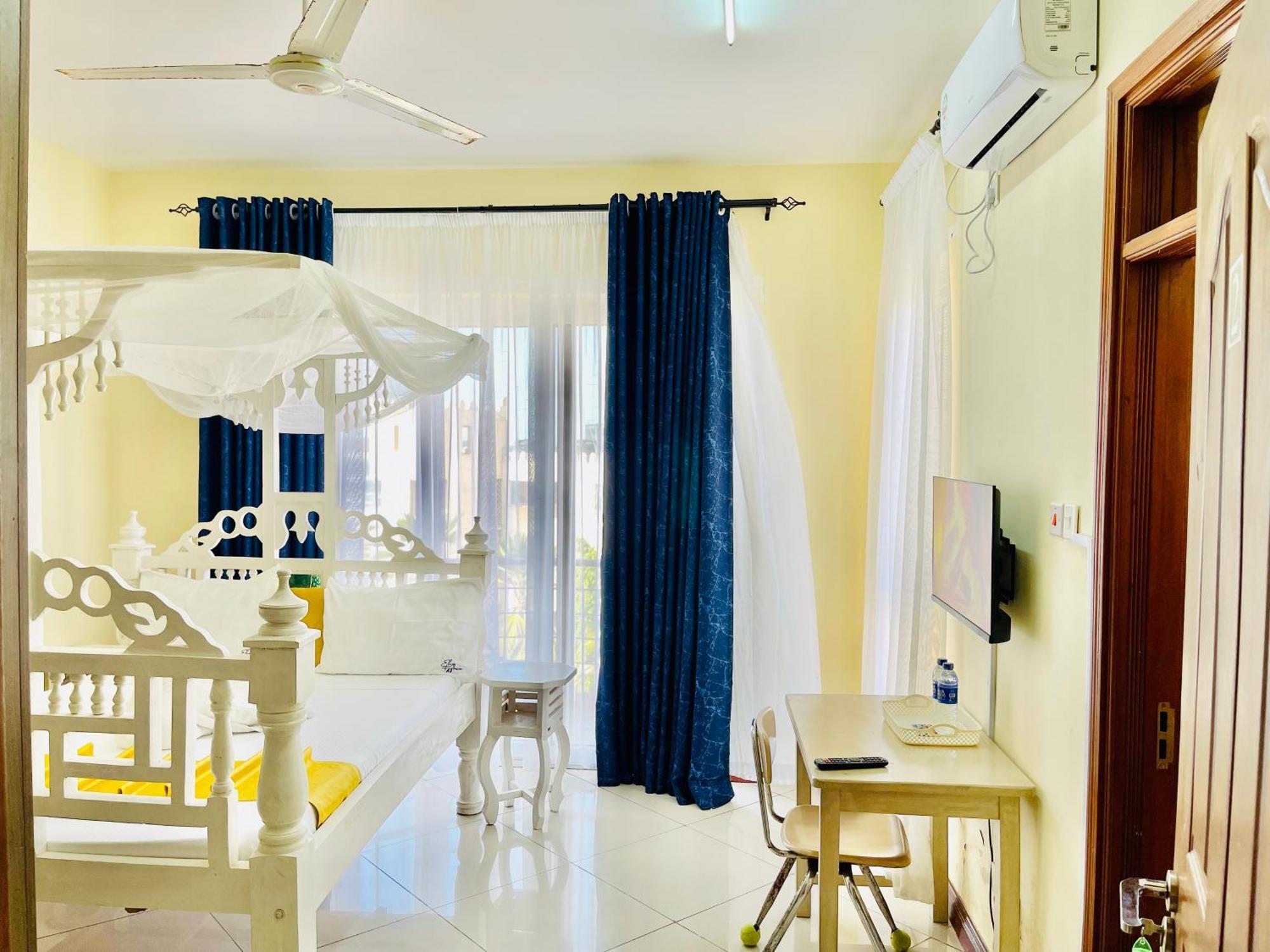 Bed and Breakfast Elna'S Nyali - Work & Unwind - Pool, Sea Views, Ac & Fast Wi-Fi Mombasa Exterior foto