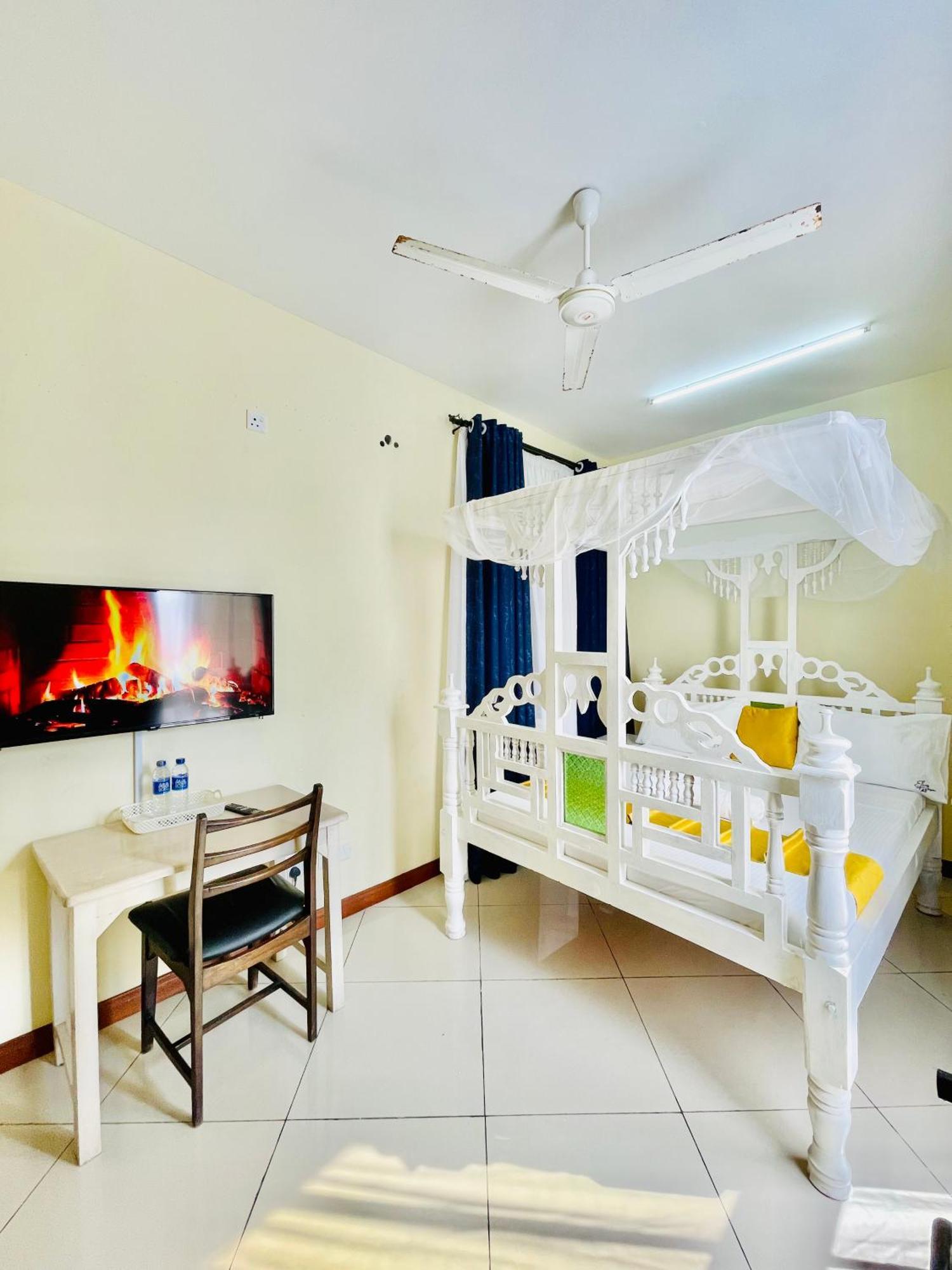 Bed and Breakfast Elna'S Nyali - Work & Unwind - Pool, Sea Views, Ac & Fast Wi-Fi Mombasa Exterior foto