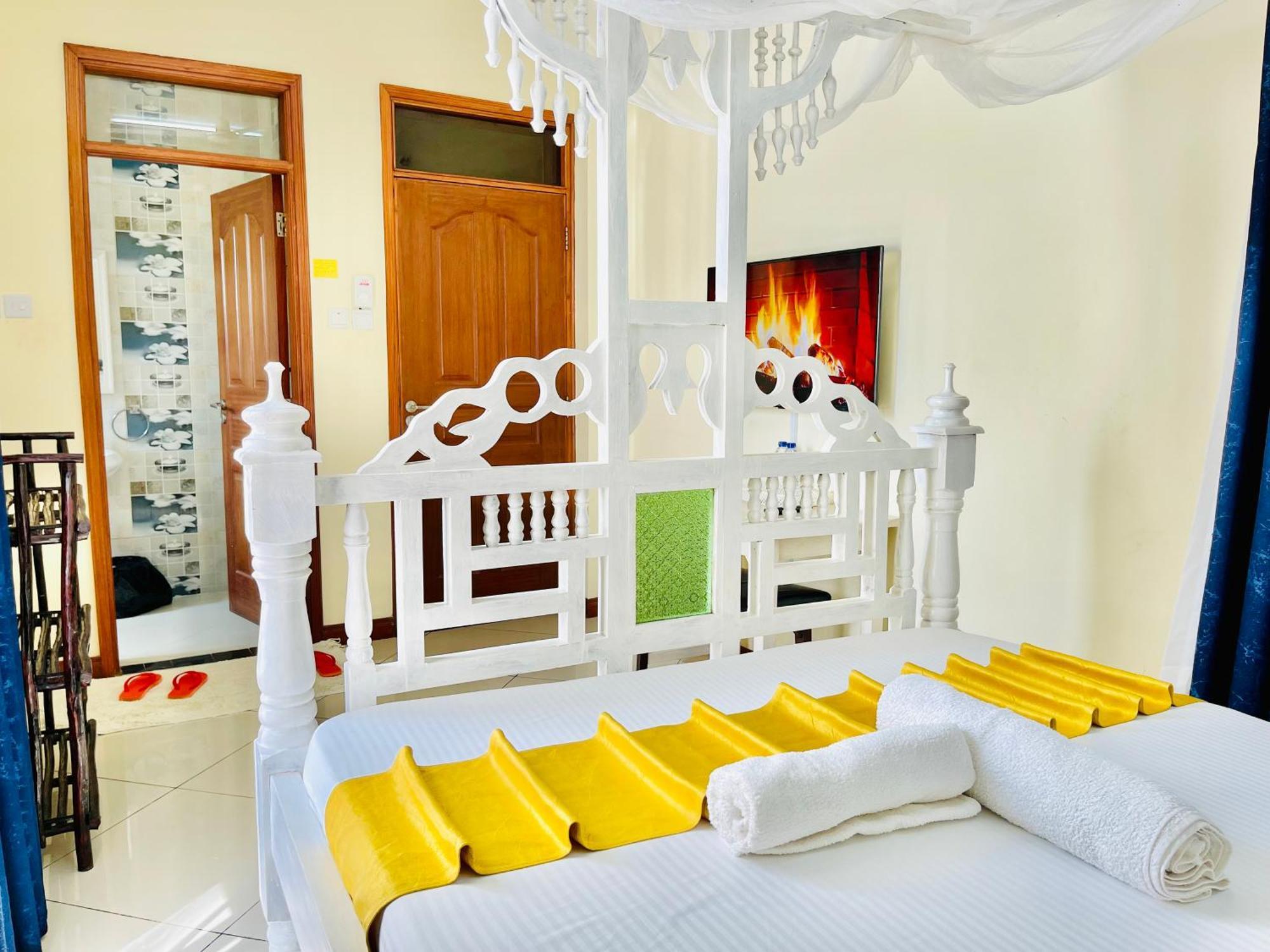 Bed and Breakfast Elna'S Nyali - Work & Unwind - Pool, Sea Views, Ac & Fast Wi-Fi Mombasa Exterior foto