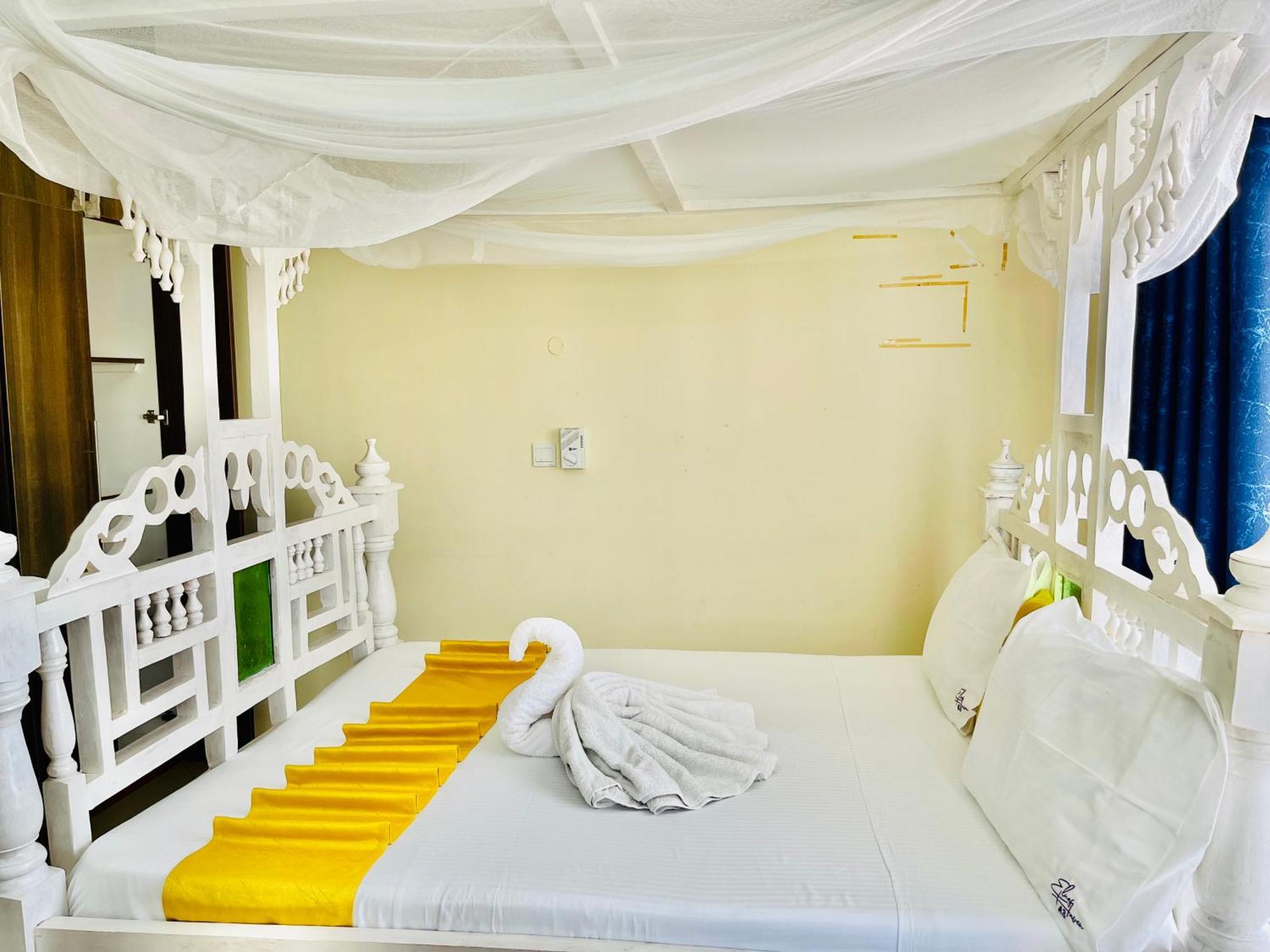 Bed and Breakfast Elna'S Nyali - Work & Unwind - Pool, Sea Views, Ac & Fast Wi-Fi Mombasa Exterior foto