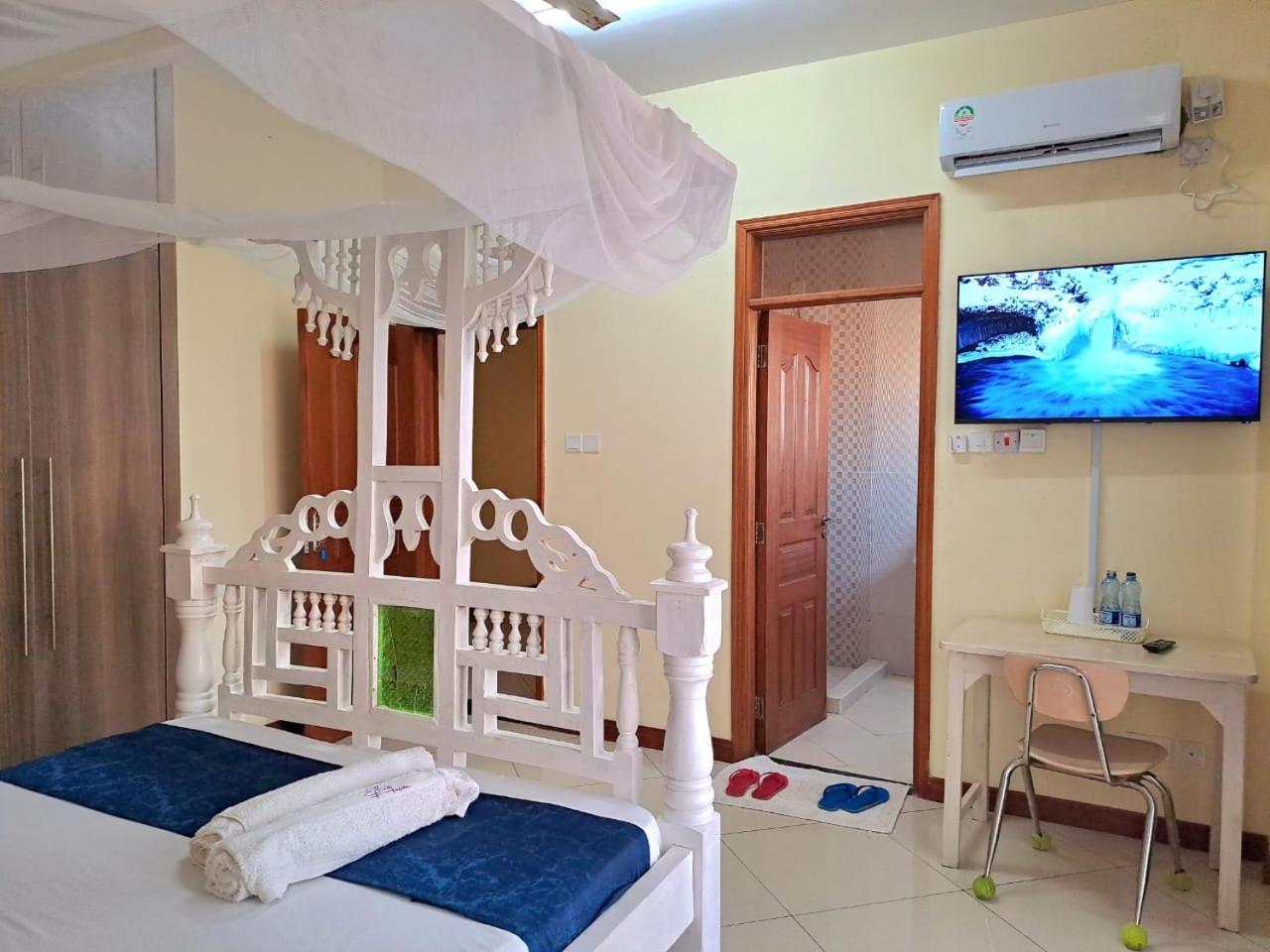 Bed and Breakfast Elna'S Nyali - Work & Unwind - Pool, Sea Views, Ac & Fast Wi-Fi Mombasa Exterior foto